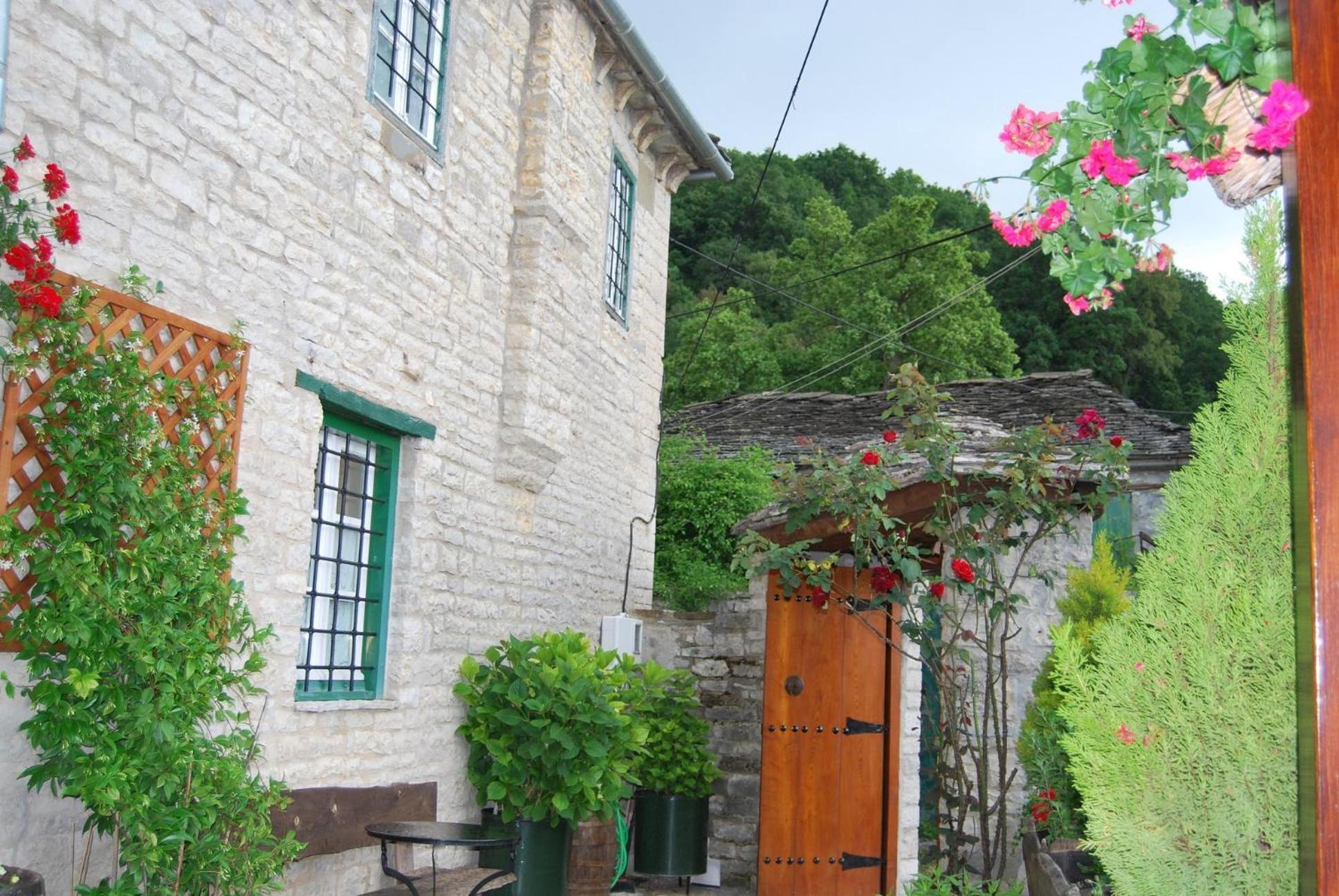 Tritoxo Guesthouse Koukkoúlion エクステリア 写真